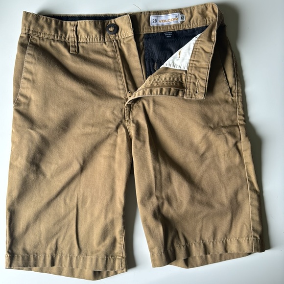 Volcom shorts - Picture 6 of 8